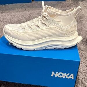 NIB Hoka One One Women’s 7B Kawana Mid Training Shoes Alabaster 1169290-ABST